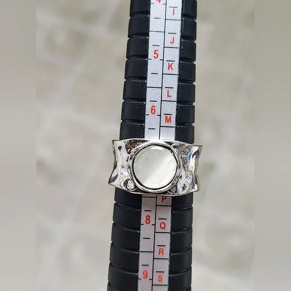 Mother Of Pearl 925 Sterling Silver Shell Ring. - Picture 8 of 8